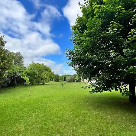 Semesterbostad Jolie Dependance A 15 Minutes Du Circuit Saint-Biez-en-Belin