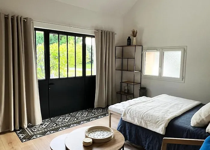 Holiday home Jolie Dependance A 15 Minutes Du Circuit Saint-Biez-en-Belin